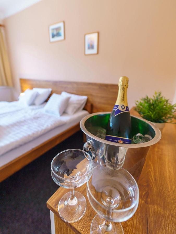 Hotel Hladina Nebrich Kültér fotó